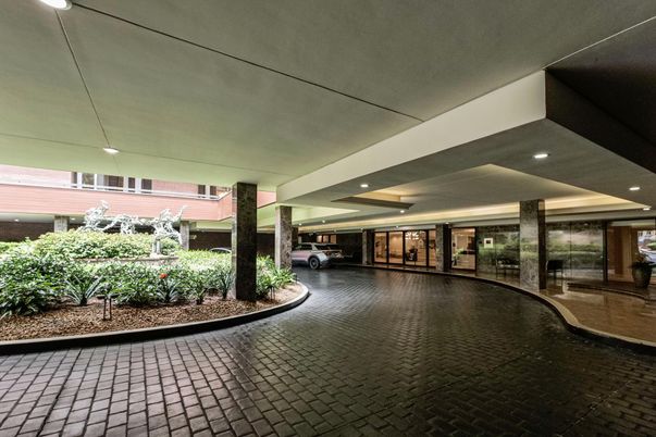 Exterior, Recessed Lighting