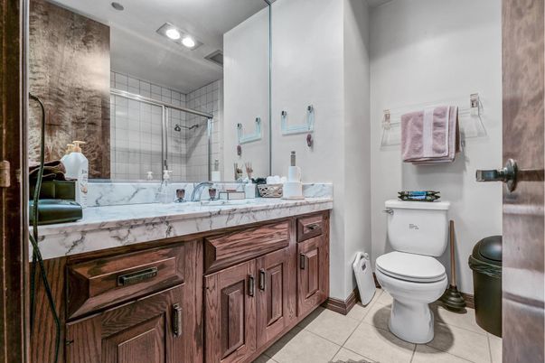 Bathroom, Dual Sink Vanities, Interior, Recessed Lighting