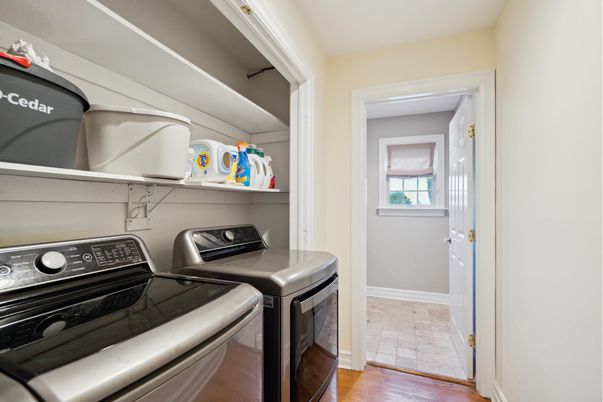Interior, Washer, Wood Texture Flooring