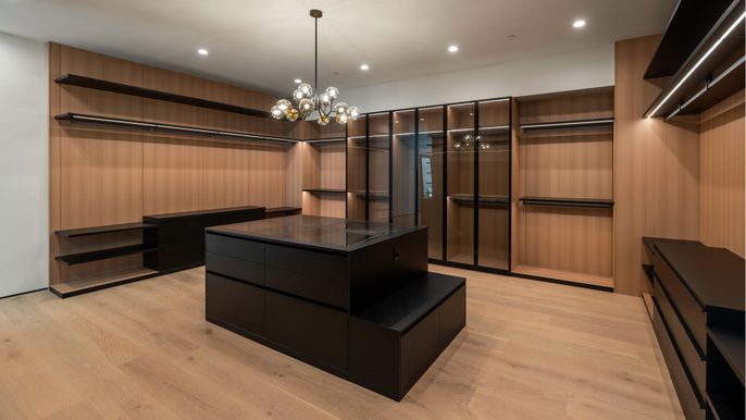 Chandelier, Interior, Pendant Lights, Recessed Lighting, Walk-in Closets, Wood Texture Flooring