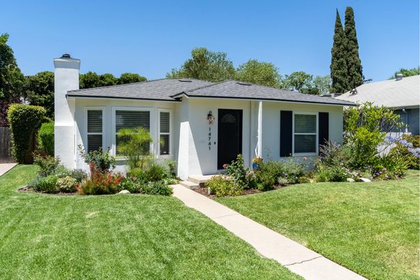 Backyard, Exterior, Facade, Ranch