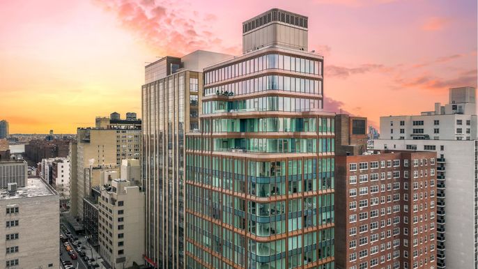Exterior, Facade, Highrise
