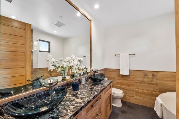 Bathroom, Dual Sink Vanities, Interior, Recessed Lighting