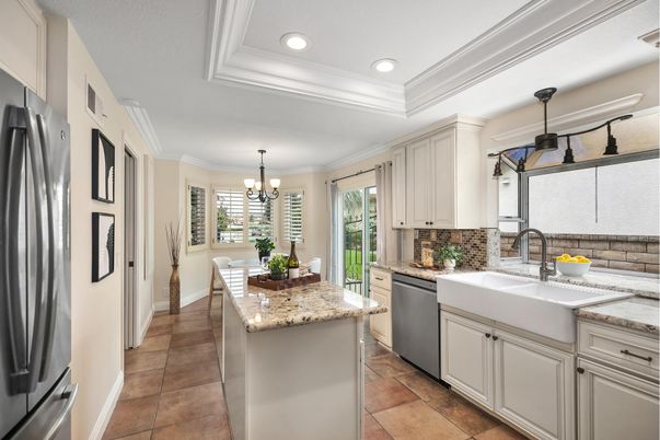 Chandelier, Dining room, Interior, Kitchen, Recessed Lighting, Stainless Steel Appliances