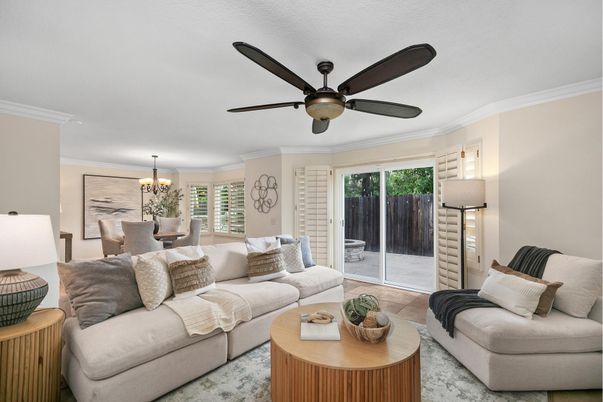 Chandelier, Dining room, Interior, Living room