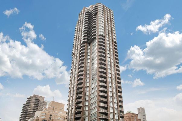 Exterior, Facade, Highrise