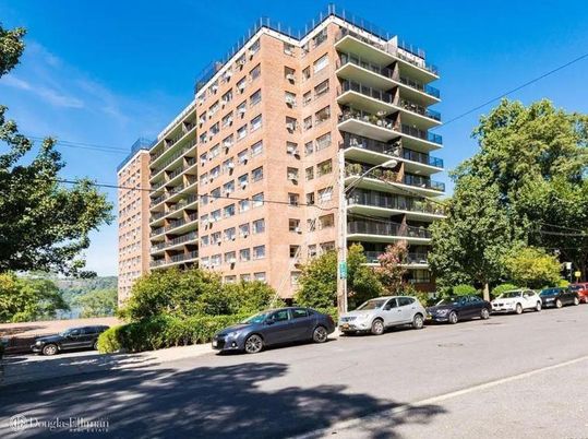 Exterior, Facade, Condo Building