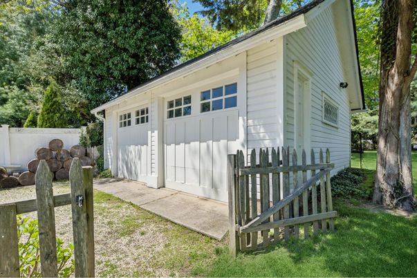 Detached Garage, Exterior