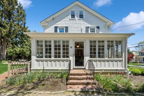 Exterior, Facade, Queen Anne Victorian