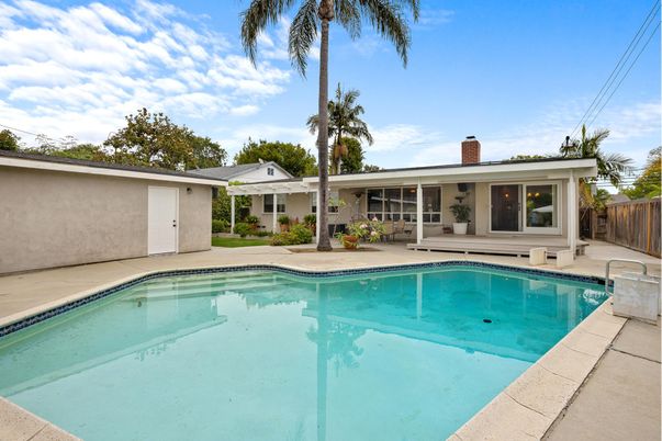 Exterior, Pool