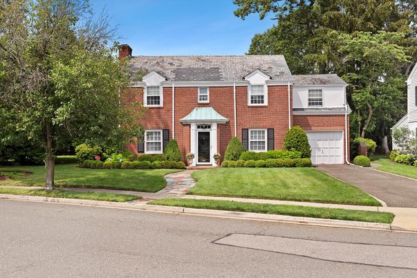 Attached, Exterior, Facade, Brick Facade, Georgian