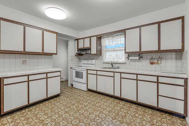 Interior, Kitchen, Tile Countertops