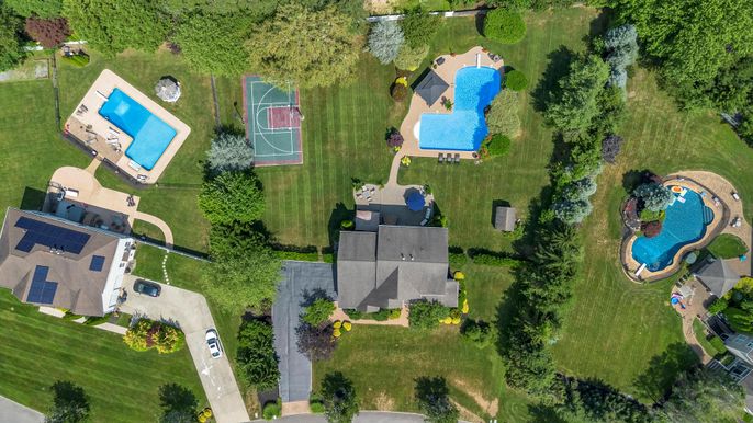 Exterior, Drone