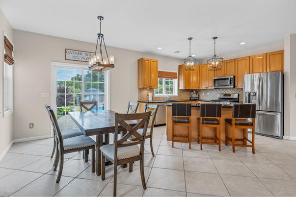 Dining room, Interior, Kitchen, Pendant Lights, Recessed Lighting, Stainless Steel Appliances