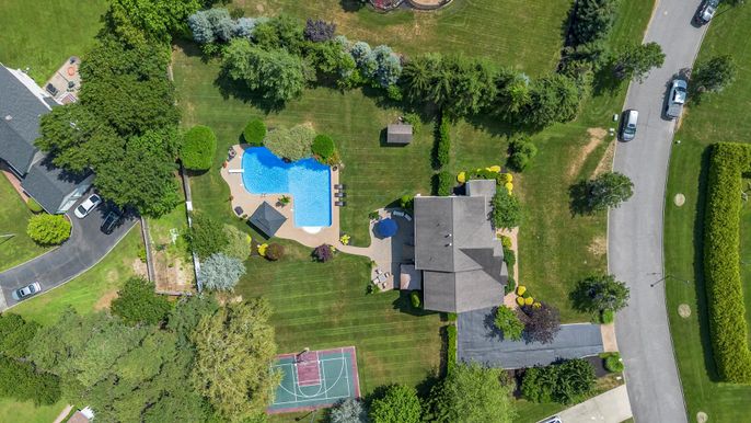 Exterior, Drone