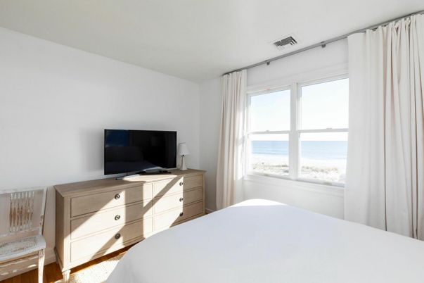 Bedroom, Interior, Water