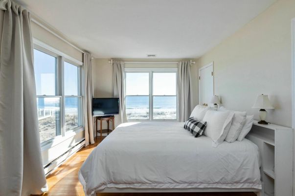 Bedroom, Interior, Water, Wood Texture Flooring