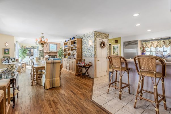 Chandelier, Dining room, Interior, Recessed Lighting, Wood Texture Flooring