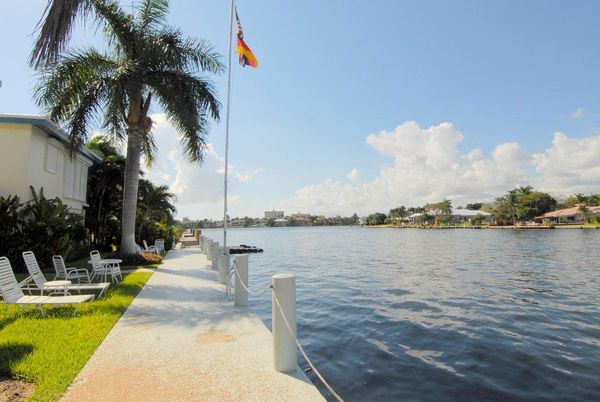 Exterior, Lake
