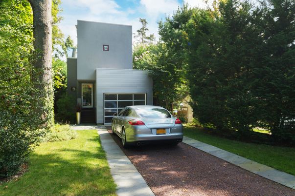 Exterior, Facade, Modern