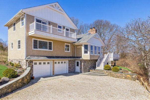 Attached, Exterior, Facade, Farmhouse