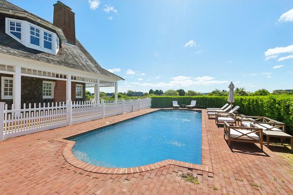 Exterior, Pool, Water
