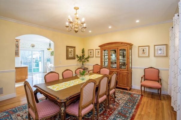 Chandelier, Dining room, Interior, Recessed Lighting, Wood Texture Flooring