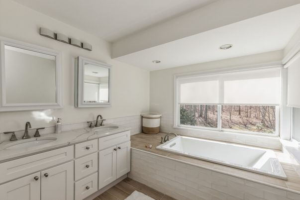 Bathroom, Dual Sink Vanities, Interior, Recessed Lighting