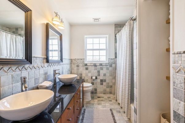 Bathroom, Dual Sink Vanities, Interior