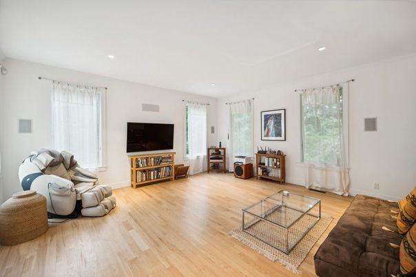 Interior, Living room, Recessed Lighting, Wood Texture Flooring