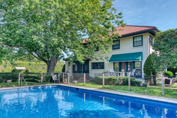 Exterior, Pool