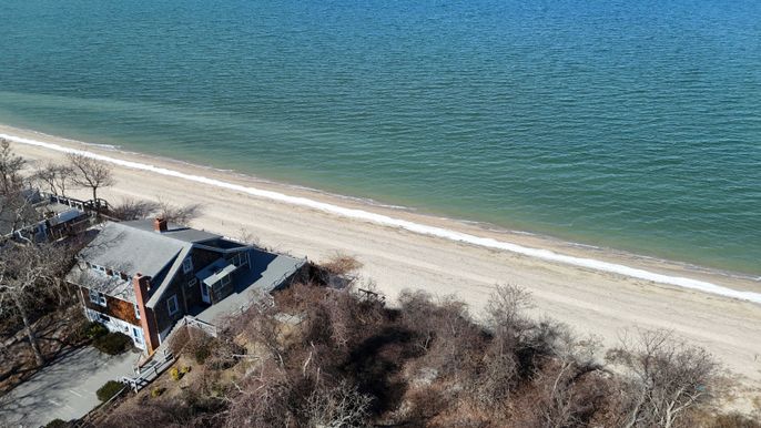 Exterior, Lake