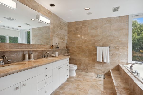 Bathroom, Dual Sink Vanities, Interior, Recessed Lighting