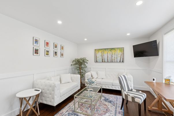 Interior, Living room, Recessed Lighting, Wood Texture Flooring