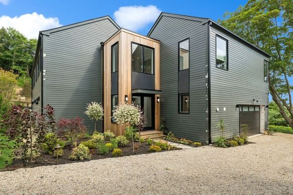 Exterior, Facade, Modern