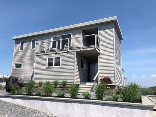Exterior, Facade, Rowhouse