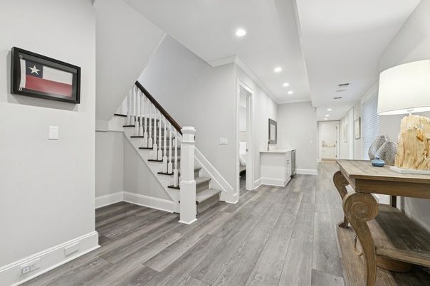 Interior, Recessed Lighting, Wood Texture Flooring