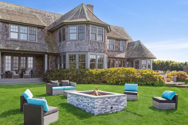Backyard, Exterior, Facade, Queen Anne Victorian