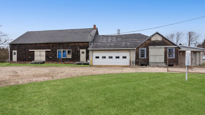 Attached, Exterior, Facade, Brick Facade, Cape Cod