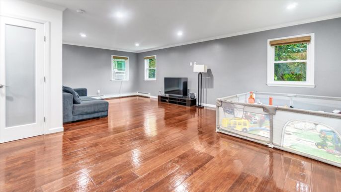 Interior, Recessed Lighting, Wood Texture Flooring