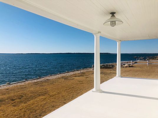 Exterior, Lake