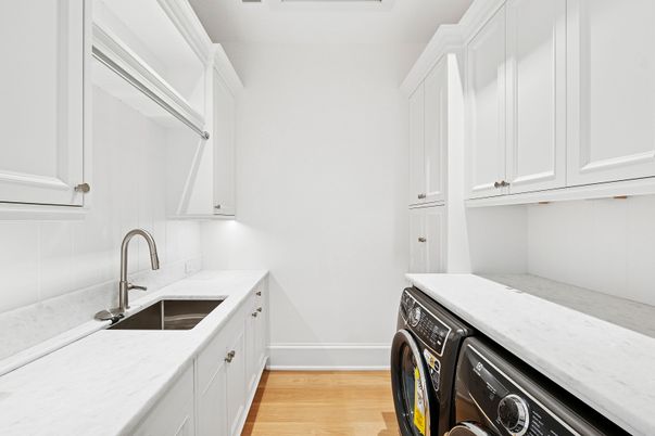 Interior, Washer, Wood Texture Flooring