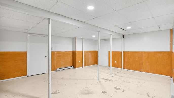 Empty room, Interior, Recessed Lighting