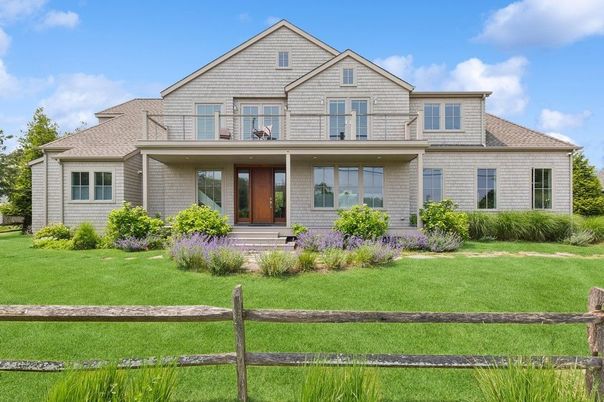 Exterior, Facade, Farmhouse