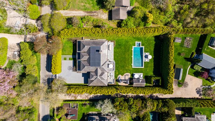 Exterior, Drone