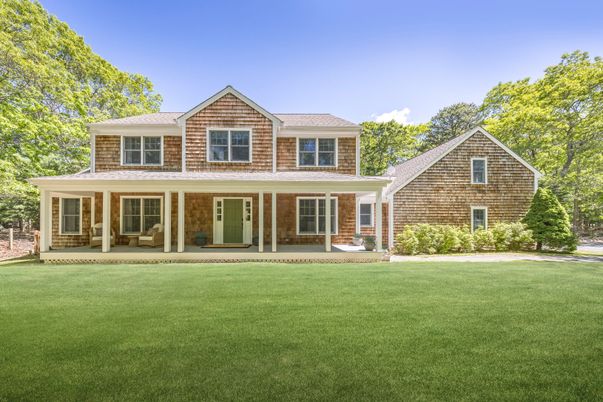 Exterior, Facade, Farmhouse