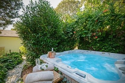 Exterior, Hot Tub