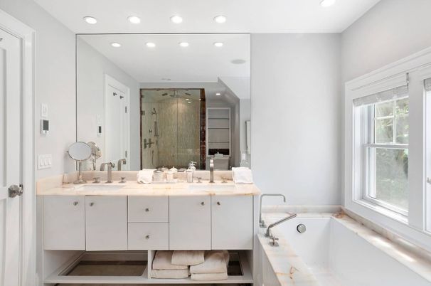 Bathroom, Dual Sink Vanities, Interior, Recessed Lighting