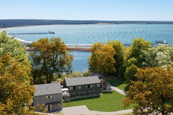 Exterior, Lake