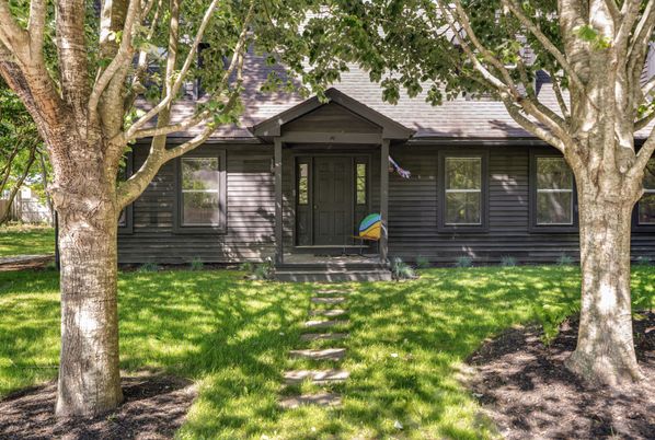 Exterior, Facade, Log Home